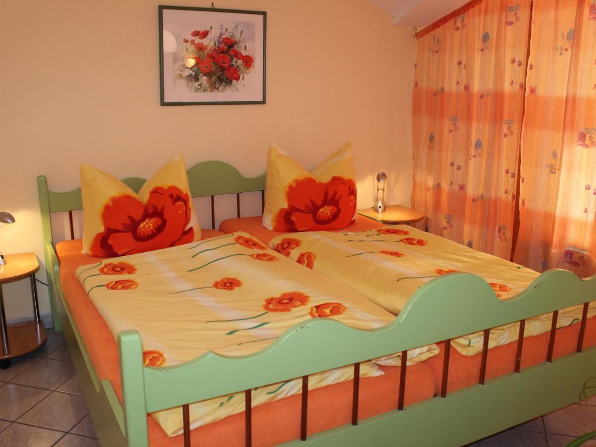 Comfy Apartment In Weissig With Garden Стая снимка